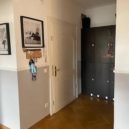 Dachgeschosswohnung Mit Zwei Schlafzimmern *