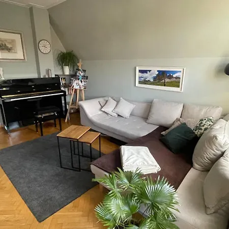 Apartment Dachgeschosswohnung Mit Zwei Schlafzimmern *