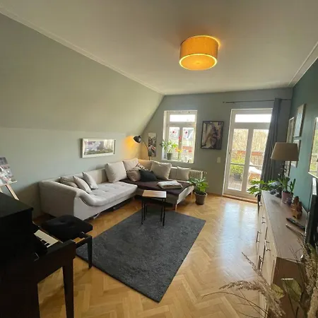 Dachgeschosswohnung Mit Zwei Schlafzimmern Apartment Dresden