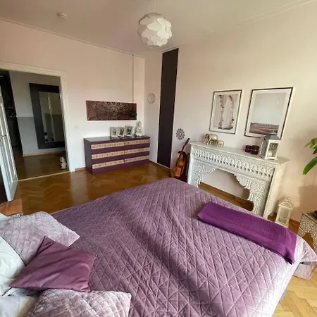 Apartment Dachgeschosswohnung Mit Zwei Schlafzimmern *