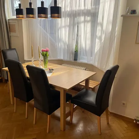 Dachgeschosswohnung Mit Zwei Schlafzimmern Apartment Dresden