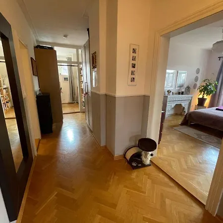 Dachgeschosswohnung Mit Zwei Schlafzimmern