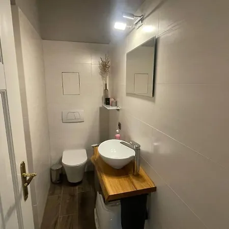 Dachgeschosswohnung Mit Zwei Schlafzimmern Apartment
