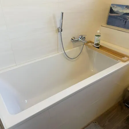 Dachgeschosswohnung Mit Zwei Schlafzimmern Apartment Dresden